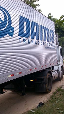 Três caminhões de carga roubados são recuperados após informações do Disque-Denúncia